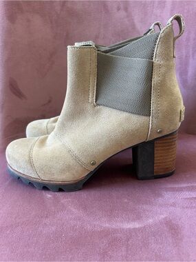 Sorel Suede Chelsea Heeled Ankle Boots Taupe Beige Lug Sole Size 7.5